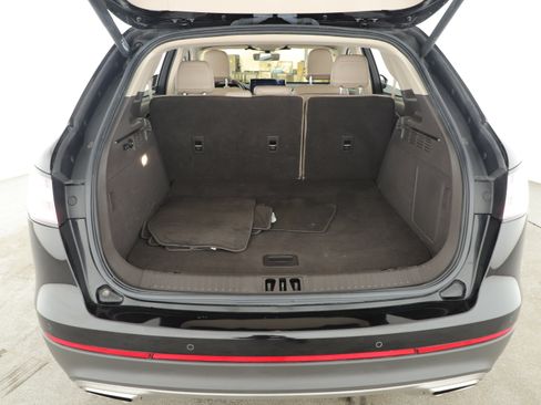 Used 2021 Lincoln Nautilus FWD w/ Equipment Group 101A image 5