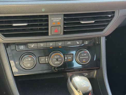 Used 2024 Volkswagen Jetta SE FWD image 8
