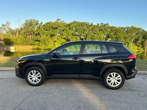 Used 2024 Toyota Corolla Cross L image 2