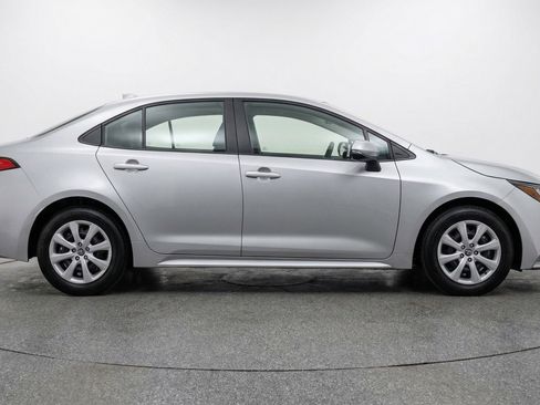 Used 2025 Toyota Corolla LE image 11