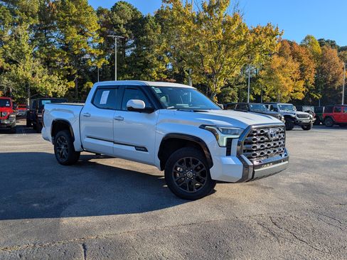 Used 2022 Toyota Tundra Platinum image 3