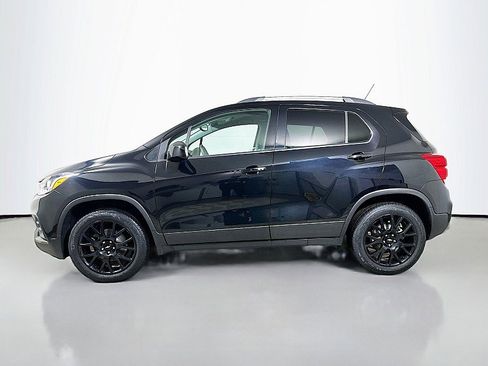 Used 2022 Chevrolet Trax LT w/ Midnight Edition image 4