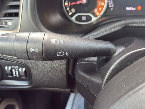 Used 2017 Jeep Renegade Latitude w/ Popular Equipment Group image 14