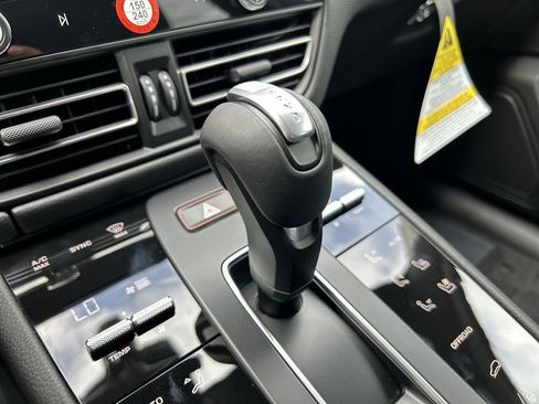 Certified 2025 Porsche Macan image 24