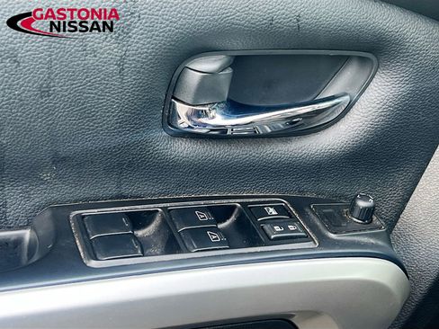 Used 2024 Nissan Titan SV w/ SV Convenience Package image 22