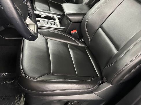 Used 2022 Ford Explorer XLT w/ Equipment Group 202A image 14