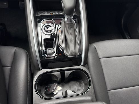 New 2024 Chevrolet Colorado LT w/ LT Convenience Package III image 24