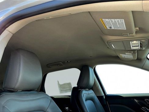 Used 2025 Lincoln Corsair AWD image 29