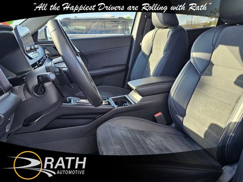 Used 2024 Mitsubishi Outlander SE image 12