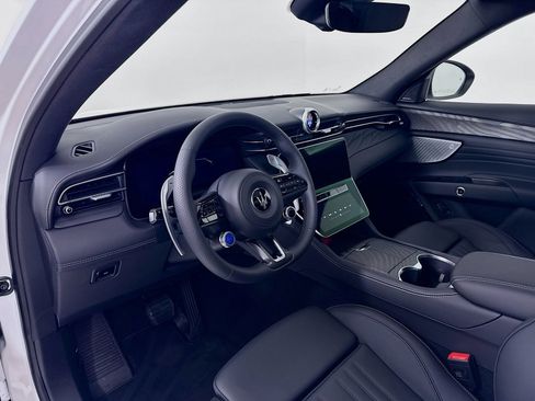 New 2025 Maserati Grecale GT image 11