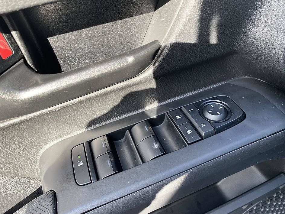 Certified 2025 Toyota Tacoma SR5 AWD/4WD image 11