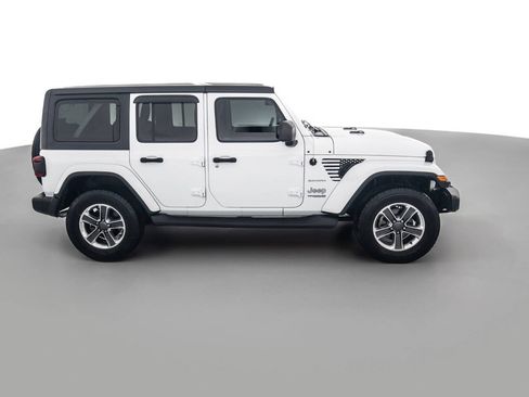 Used 2018 Jeep Wrangler Unlimited Sahara AWD/4WD image 4