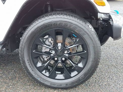 Used 2022 Jeep Wrangler Unlimited Sahara w/ Cold Weather Group image 8