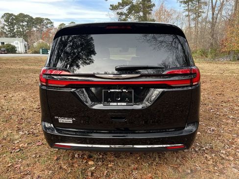 New 2026 Chrysler Pacifica Select FWD image 4