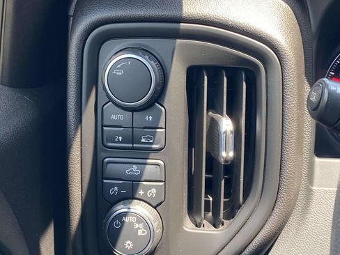 Used 2022 Chevrolet Silverado 1500 Custom AWD/4WD image 27