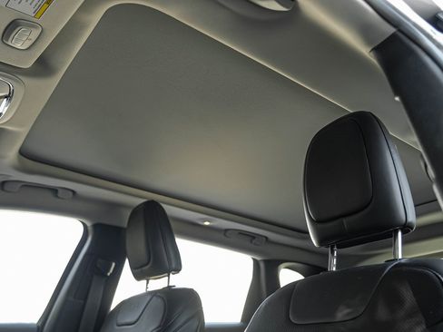 Used 2020 Jeep Cherokee Limited image 9