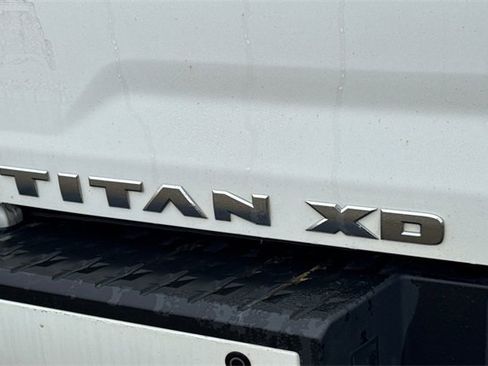 Used 2018 Nissan Titan SL w/ Chrome Package image 7