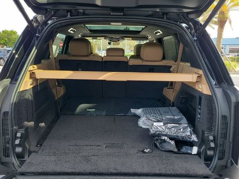 New 2026 Land Rover Range Rover Long Wheelbase SE image 11