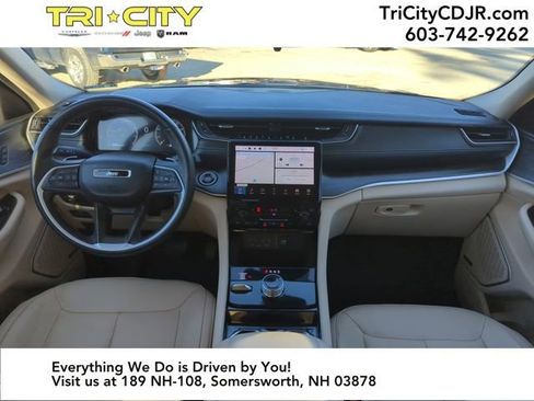 Used 2022 Jeep Grand Cherokee Limited image 17