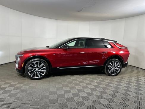 Used 2024 Cadillac Lyriq Luxury image 6