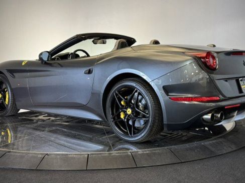 Used 2015 Ferrari California T image 44