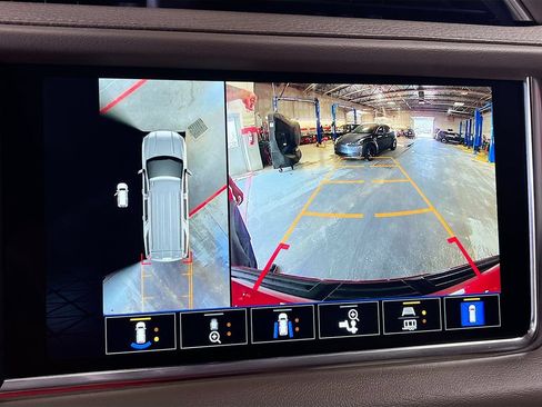 Used 2022 GMC Yukon Denali AWD/4WD image 14