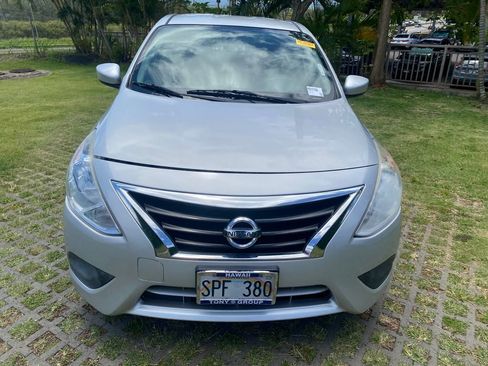 Used 2015 Nissan Versa SV FWD image 2