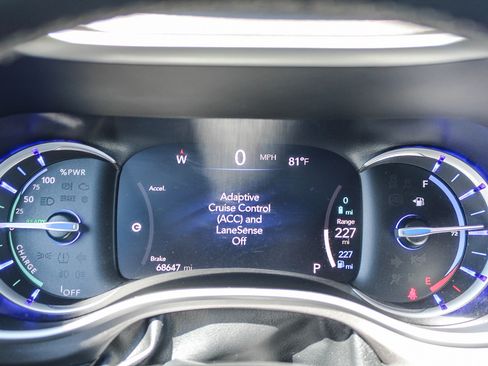 Used 2024 Chrysler Pacifica Limited FWD image 26