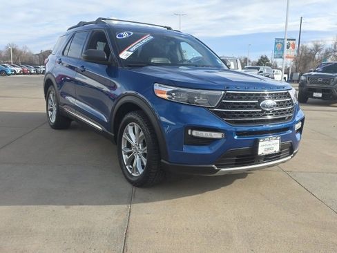 Used 2020 Ford Explorer XLT w/ Equipment Group 202A image 3