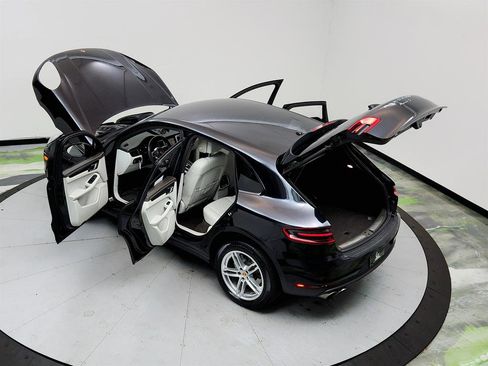 Used 2016 Porsche Macan S image 40