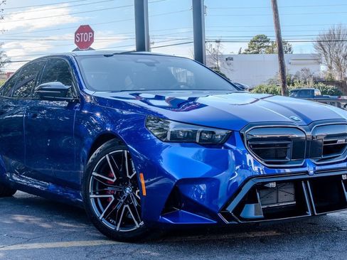 Used 2026 BMW M5 w/ Executive Package image 3
