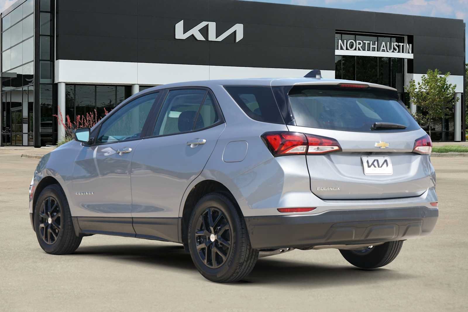 Used 2024 Chevrolet Equinox LS FWD image 4