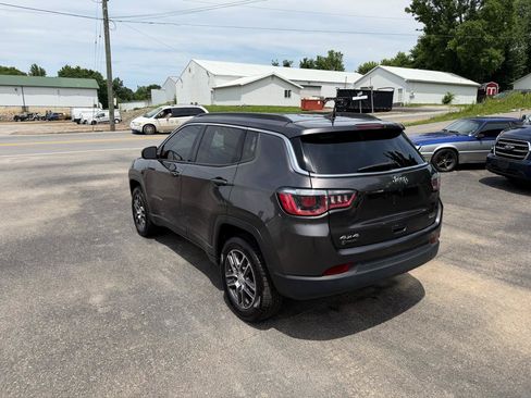 Used 2020 Jeep Compass Latitude w/ Cold Weather Group AWD/4WD image 3