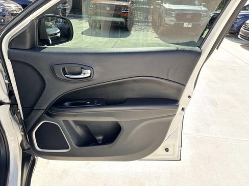 Used 2019 Jeep Compass Latitude FWD image 13
