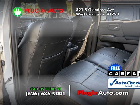 Used 2021 Toyota Tacoma TRD Sport w/ Technology Package image 16