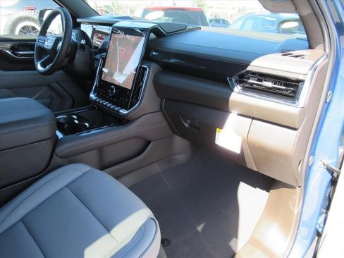 New 2026 GMC Yukon XL Elevation RWD image 11