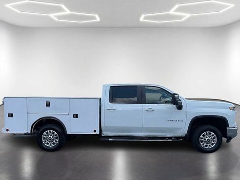 Used 2025 Chevrolet Silverado 2500 LT w/ Convenience Package AWD/4WD image 4