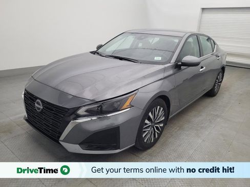Used 2024 Nissan Altima 2.5 SV image 1