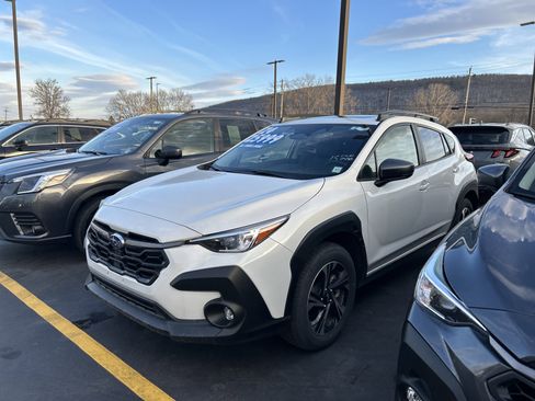 Used 2024 Subaru Crosstrek 2.0i Premium image 4