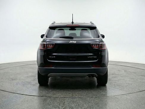 Used 2025 Jeep Compass Latitude AWD/4WD image 7