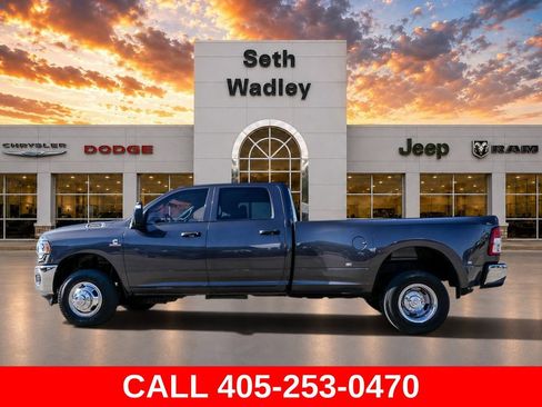 Used 2024 RAM 3500 Tradesman w/ Chrome Appearance Group AWD/4WD image 4