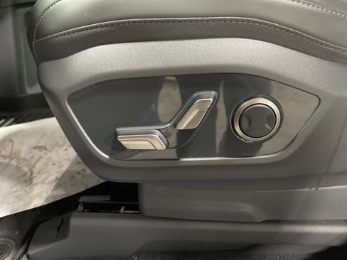 Used 2024 Kia EV9 Wind image 11