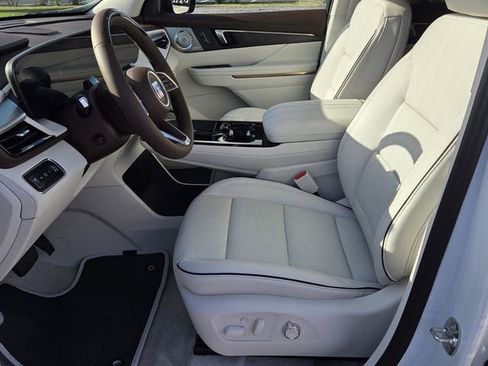 New 2026 Buick Enclave Avenir w/ Super Cruise Package FWD image 9