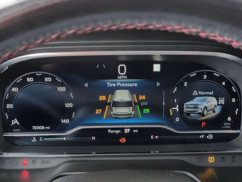 Used 2022 Chevrolet Suburban RST image 33