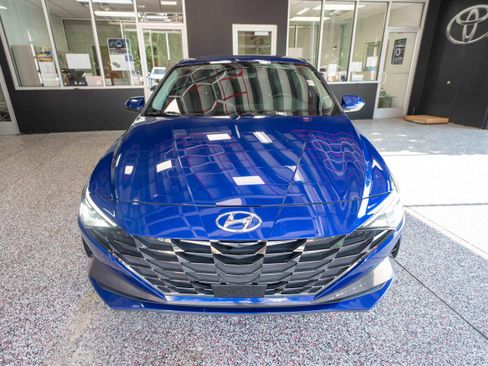 Used 2022 Hyundai Elantra Limited FWD image 6