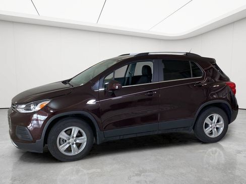 Used 2020 Chevrolet Trax LT w/ LT Convenience Package FWD image 16