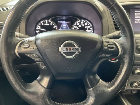 Used 2019 Nissan Pathfinder SL image 11