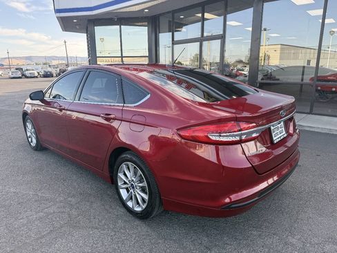 Used 2017 Ford Fusion SE w/ Fusion SE Technology Package FWD image 8