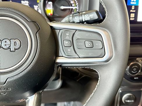 Used 2025 Jeep Wrangler Unlimited Sahara AWD/4WD image 13