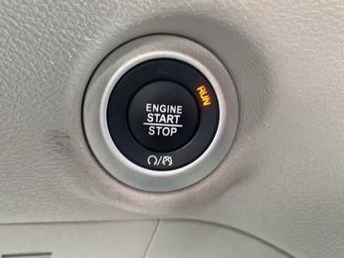 Used 2024 Chrysler Pacifica Touring-L FWD image 19